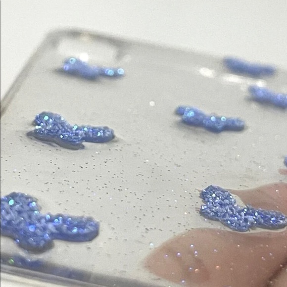 Raised purple butterfly iPhone 12 case. Unique raised glitter design 💜🦋💜 - Picture 4 of 7